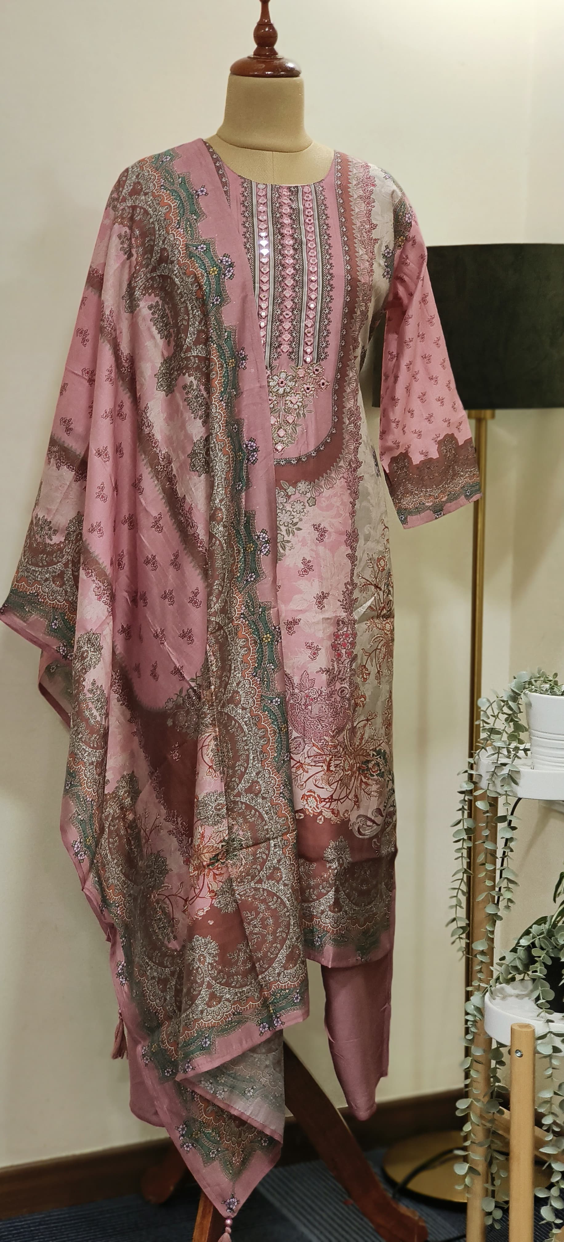 Embroidered Neck Muslin Floral Print Full suit Set with Muslin Dupatta-05988