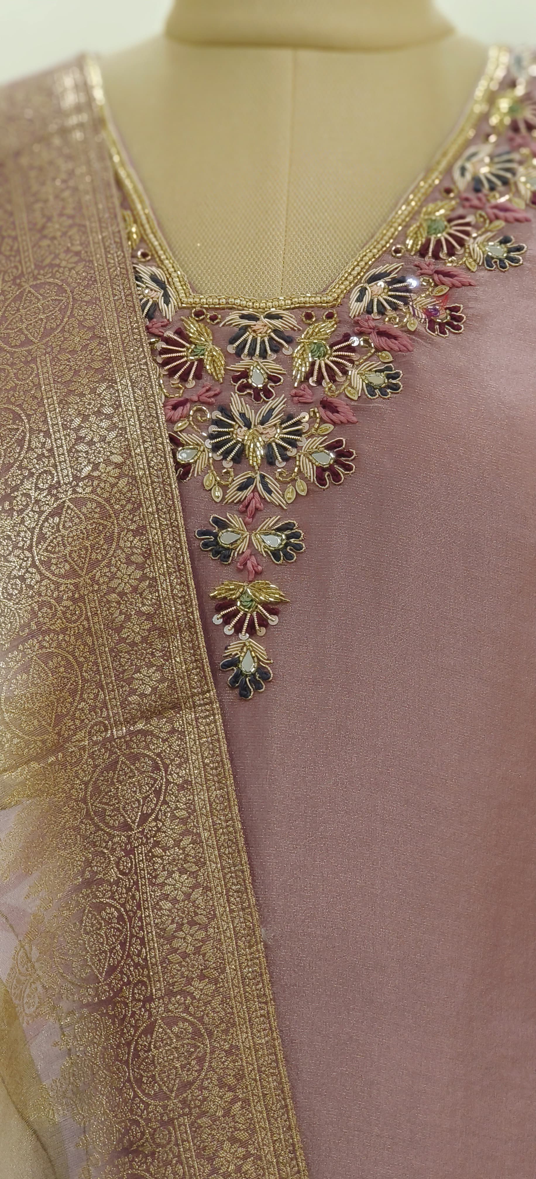 Beautiful Soft Shimmer Organza V-neck Embroidery Full Suit With Dupatta -06206