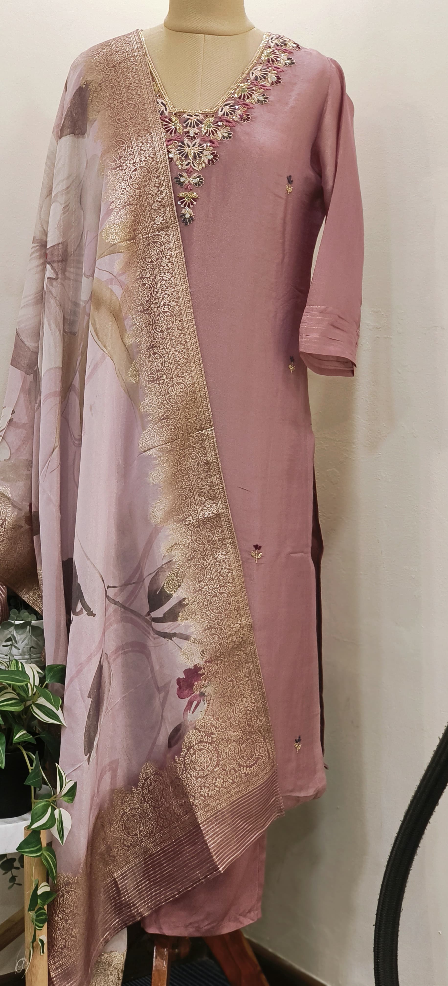 Beautiful Soft Shimmer Organza V-neck Embroidery Full Suit With Dupatta -06206