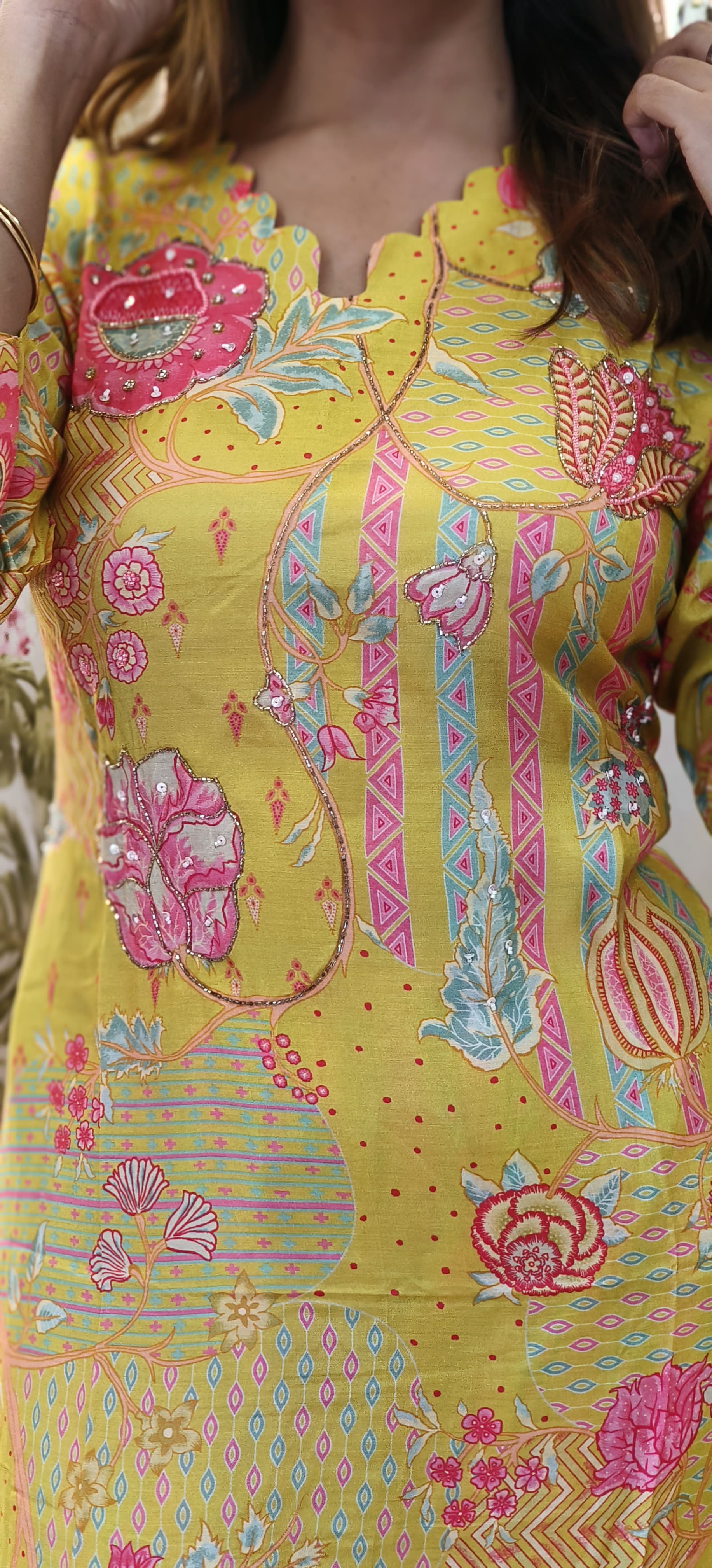 Beautiful print muslin embroided V-neck kurta pant set of-2 DRY WASH-05990