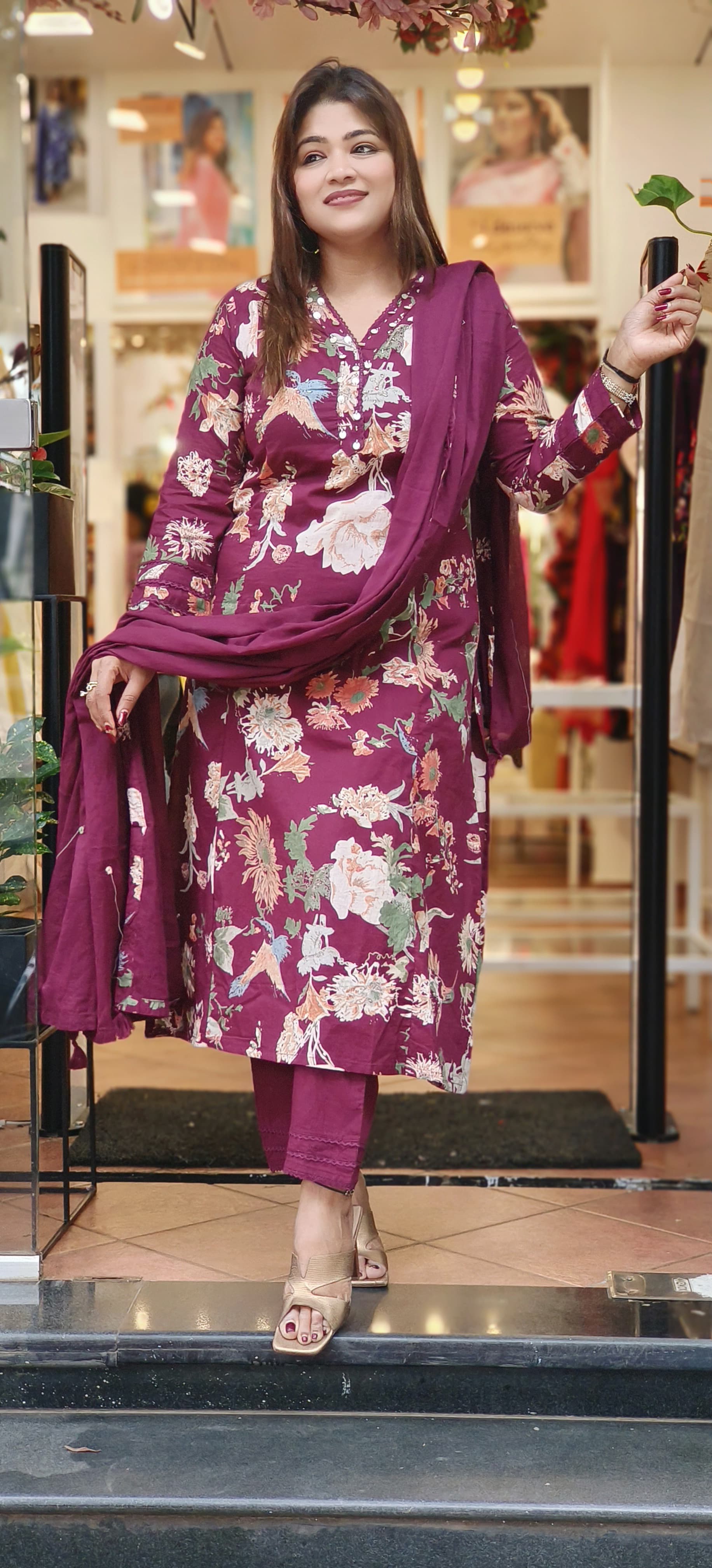 Soft Cotton Printed V-Neck Embroidery Slight Aline Full Suit-06519-18