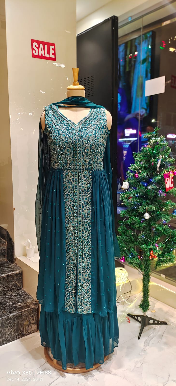 Sleeveless Partywear Georgette Embroidered Kurta Loose Pant with Dupatta (Seperate Sleeves are attached inside)