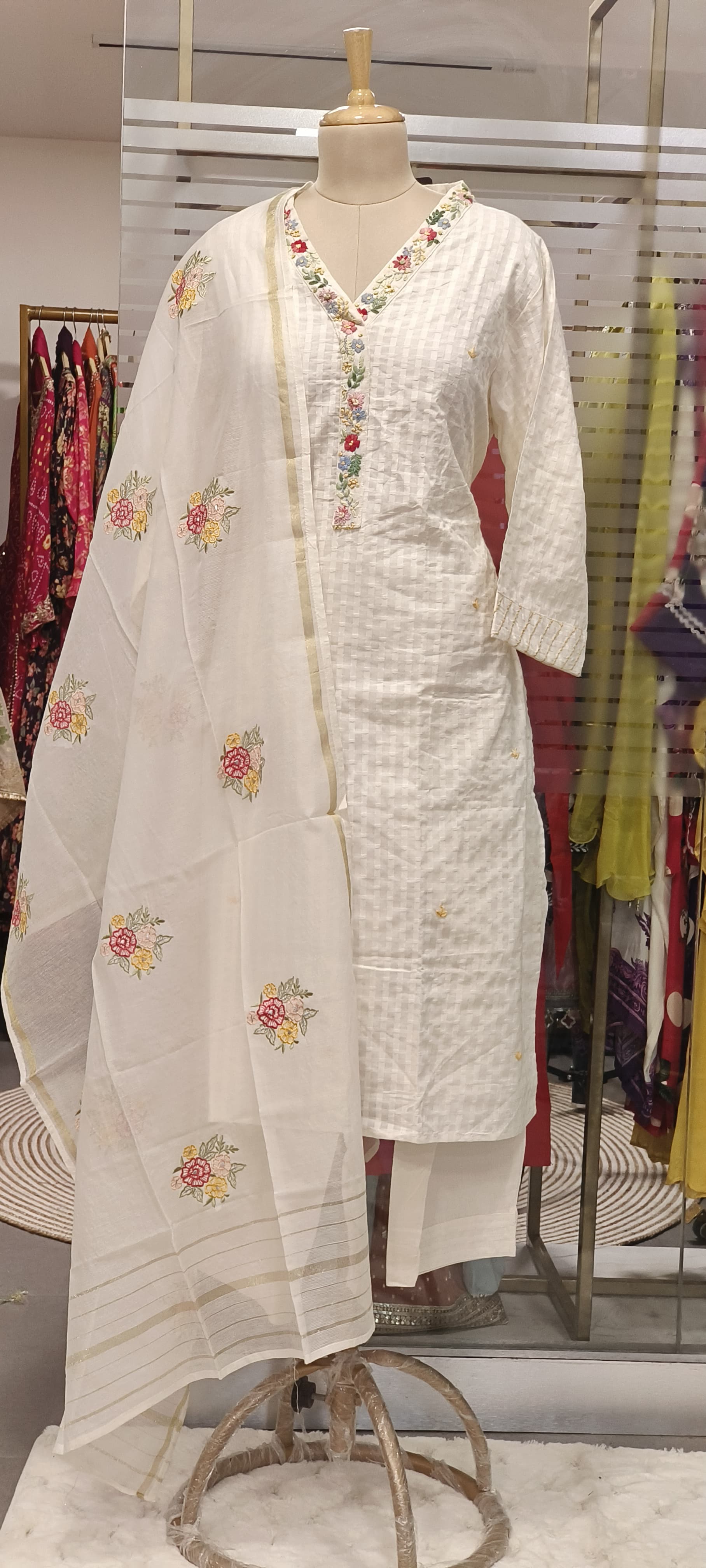 Embroidered neck White Pure Cotton Kurta Pant And Dupatta-06427