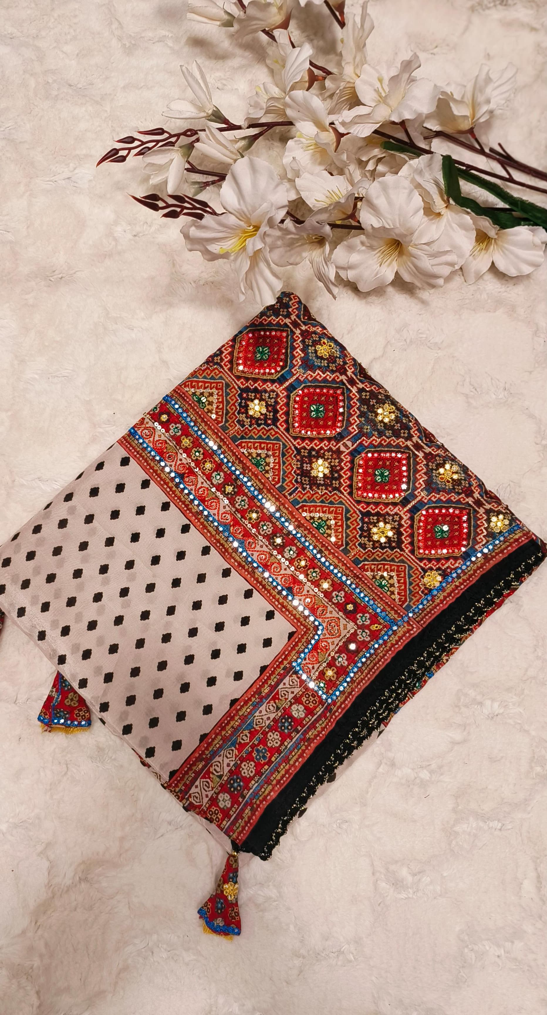 Muslin Multicolored Embroidered Pallu Designer Saree With Stiched Blouse