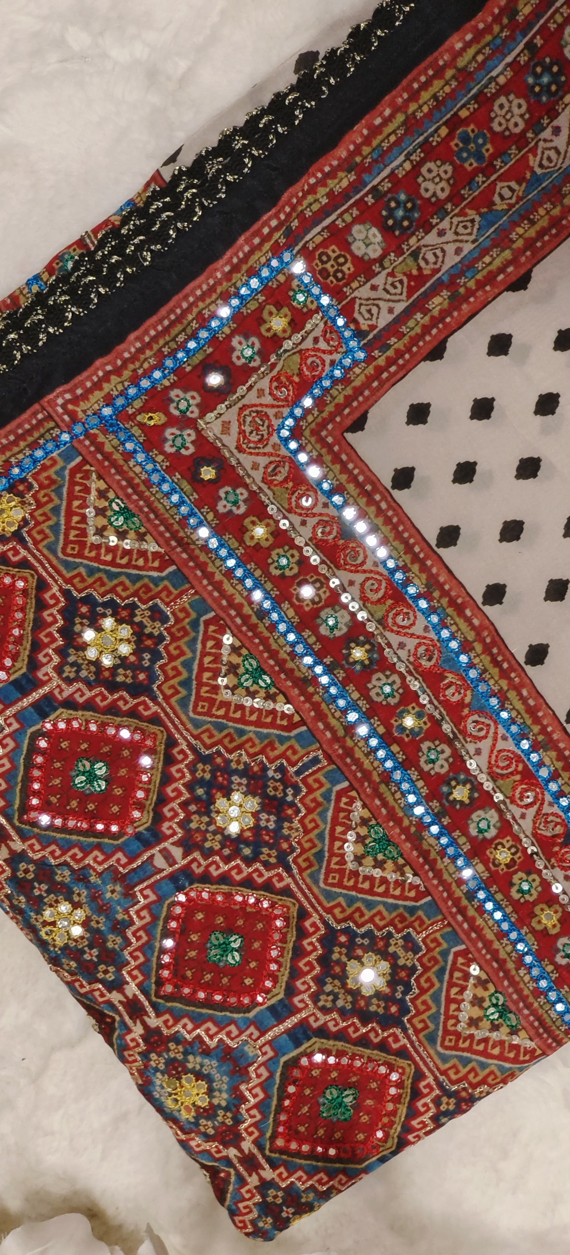 Muslin Multicolored Embroidered Pallu Designer Saree With Stiched Blouse