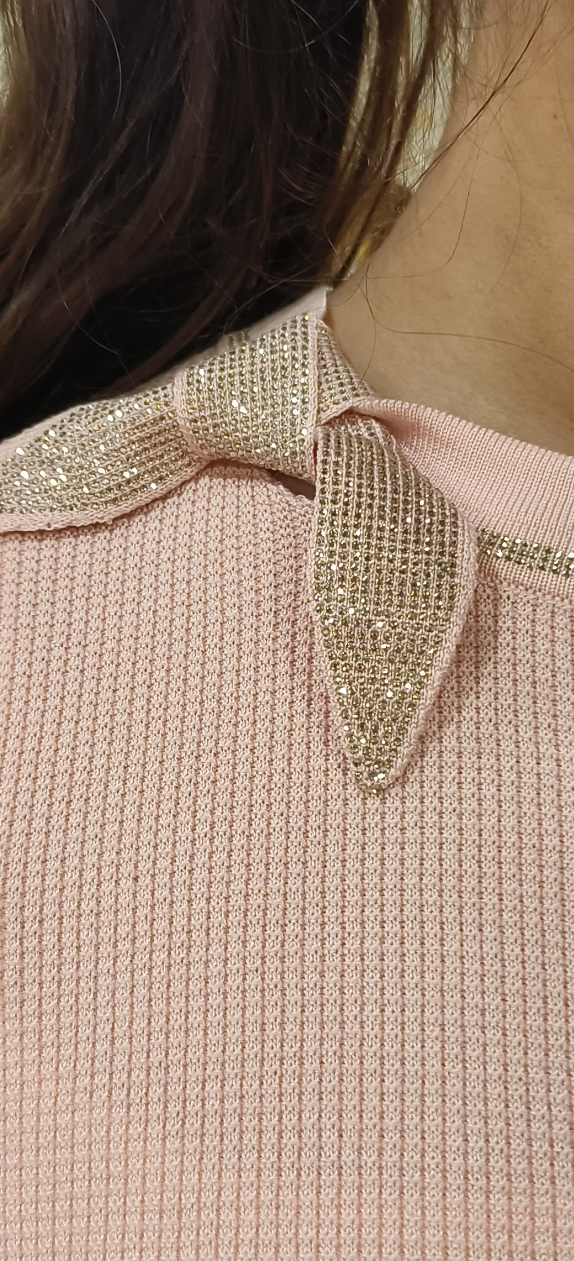 Beautiful Top With Small Knot Designed In Neck
