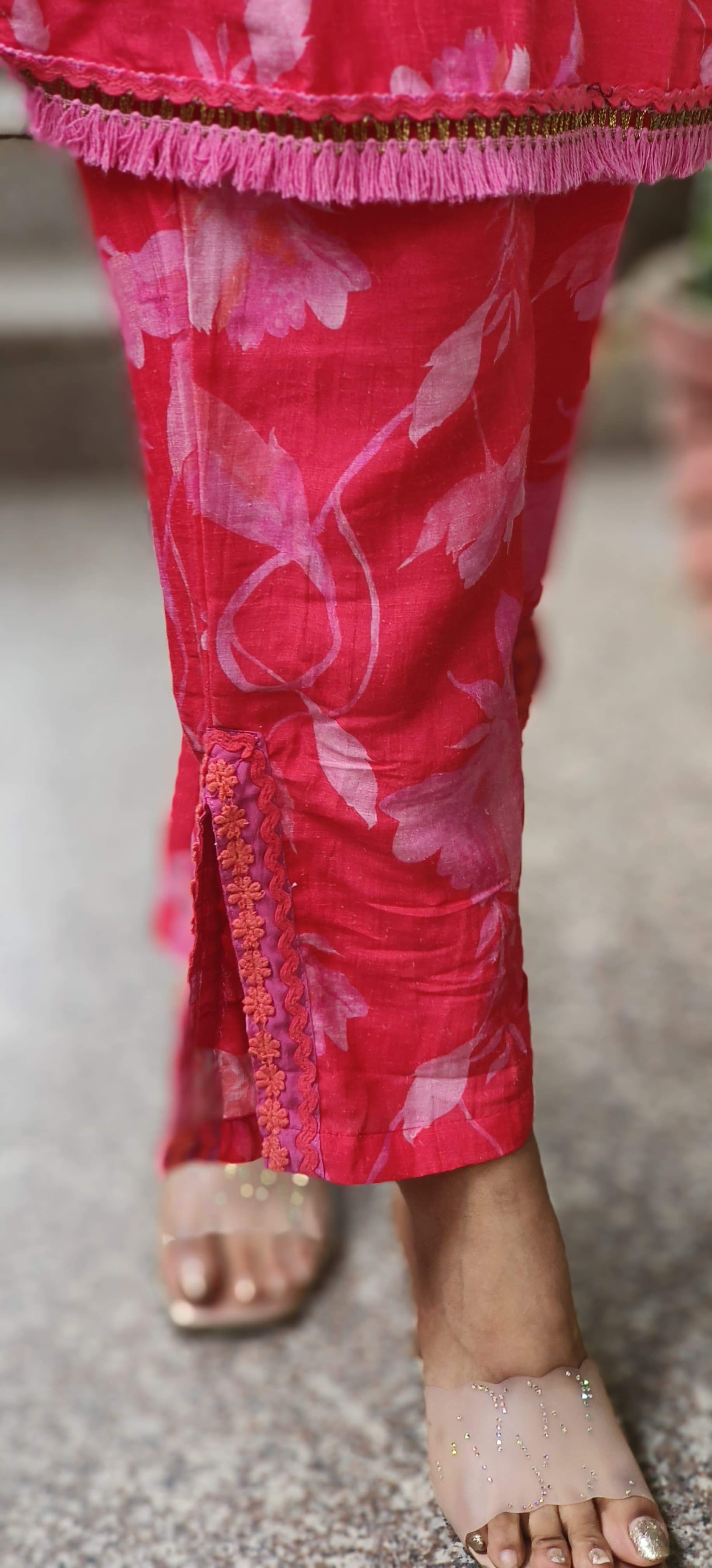 Crosia Lace Front Work Floral Printed Kurta Pant Set In Pure Linen Fabric With Lining- 10258