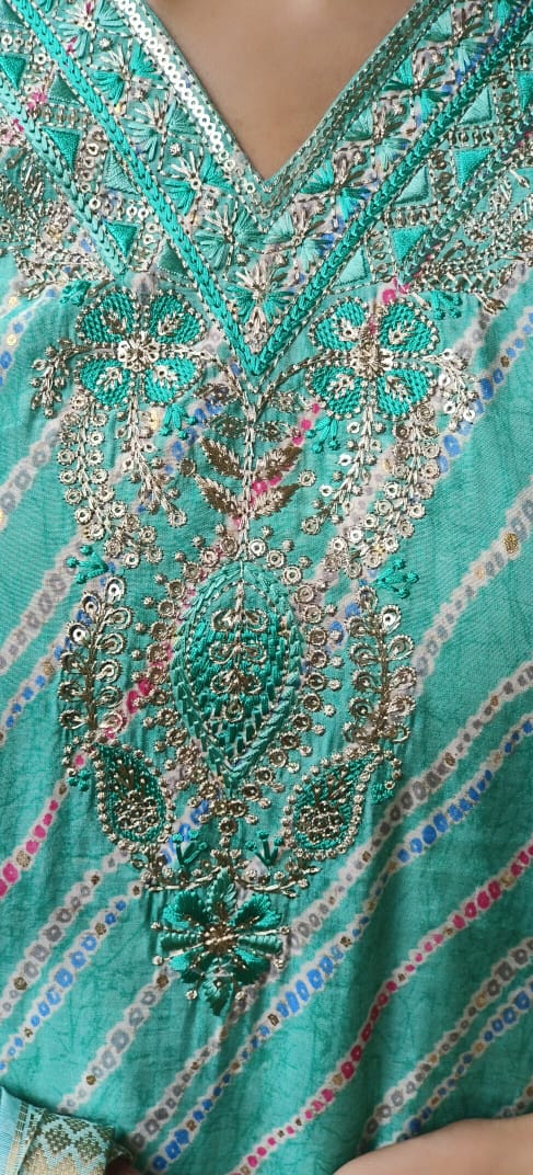 Mudal Muslin Lehriya Print Embroidered Neck Full Full Suit