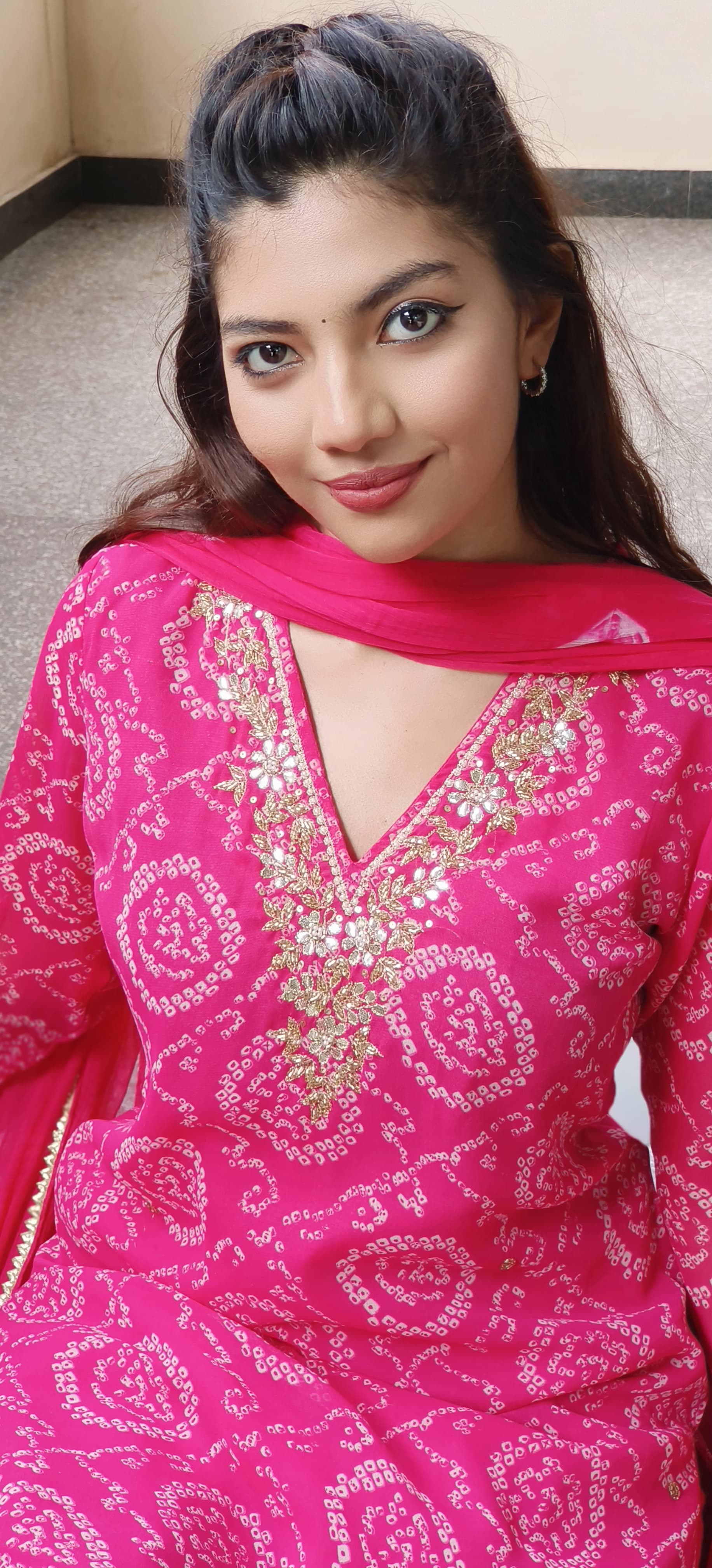 Bandhej V-Neck Handwork Full Suit Set With Dupatta In Georgette Fabric- 10102