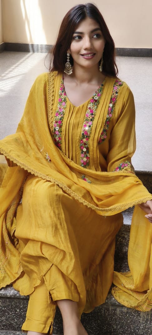 Floral Thread Hand Weaved A-Lined Full Suit Set With Dupatta In Mul Chanderi Fabric