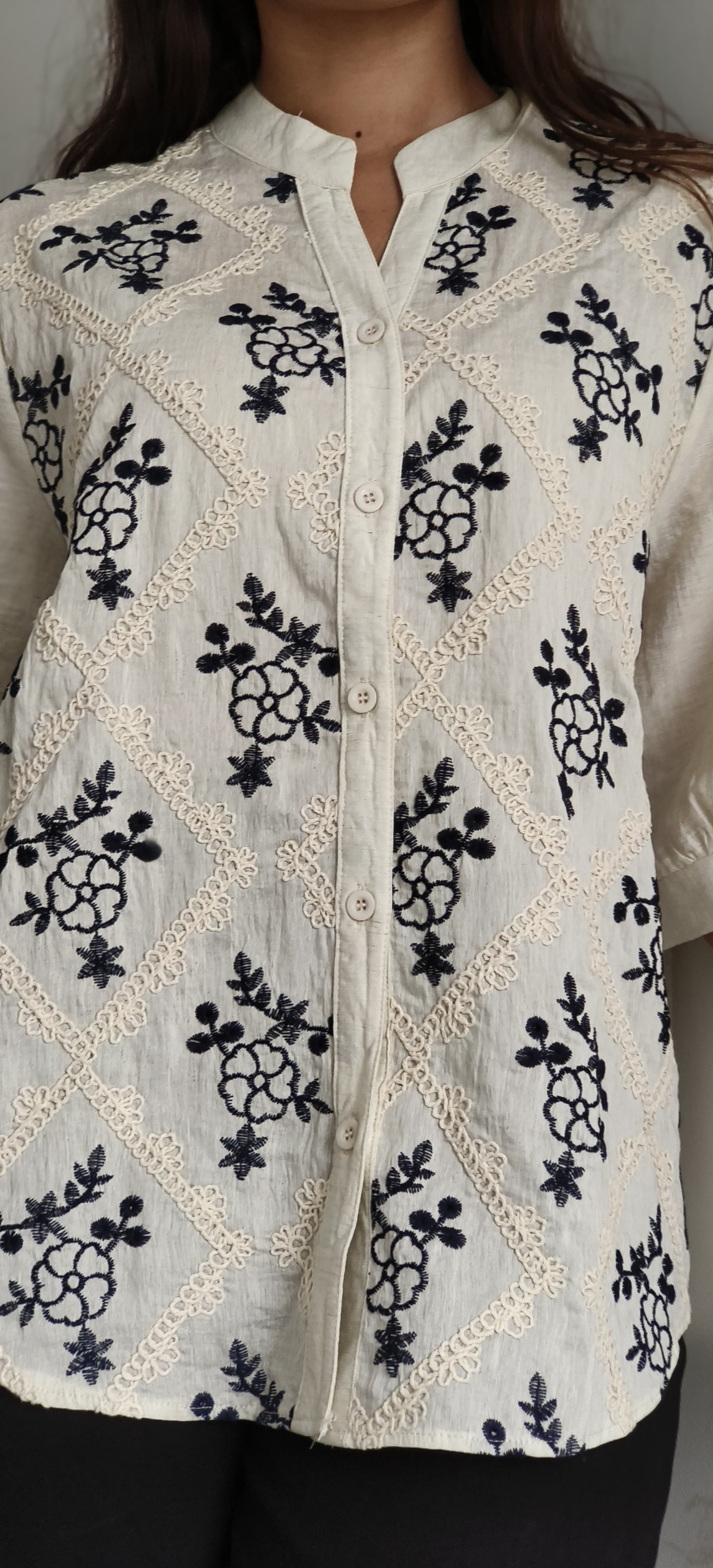 Sequenced Flower Embroidered Collared Casual Short Kurti