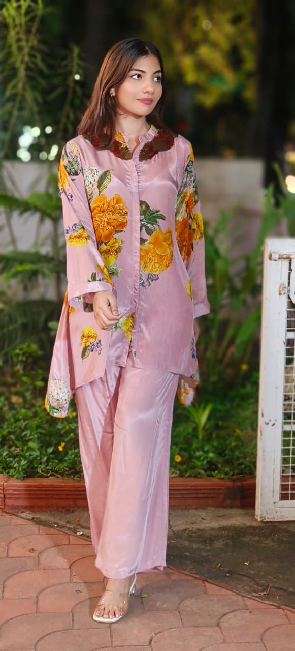 Charming Floral Printed Kurta Pant In Crepe Fabric