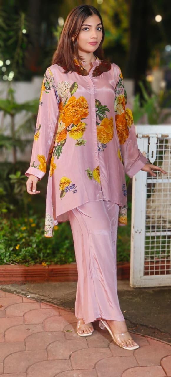 Charming Floral Printed Kurta Pant In Crepe Fabric
