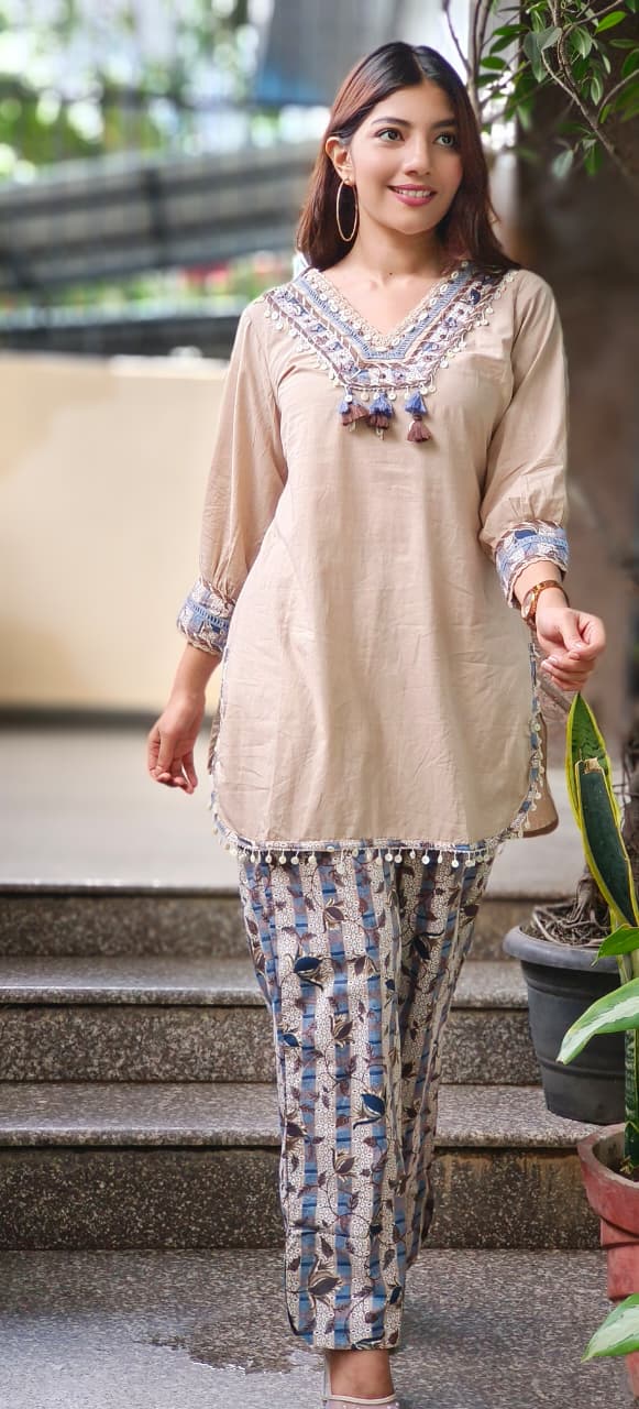 Chevron Neck Work With Shell & Hang Button Kurta Pant Set In Cotton Fabric-10717