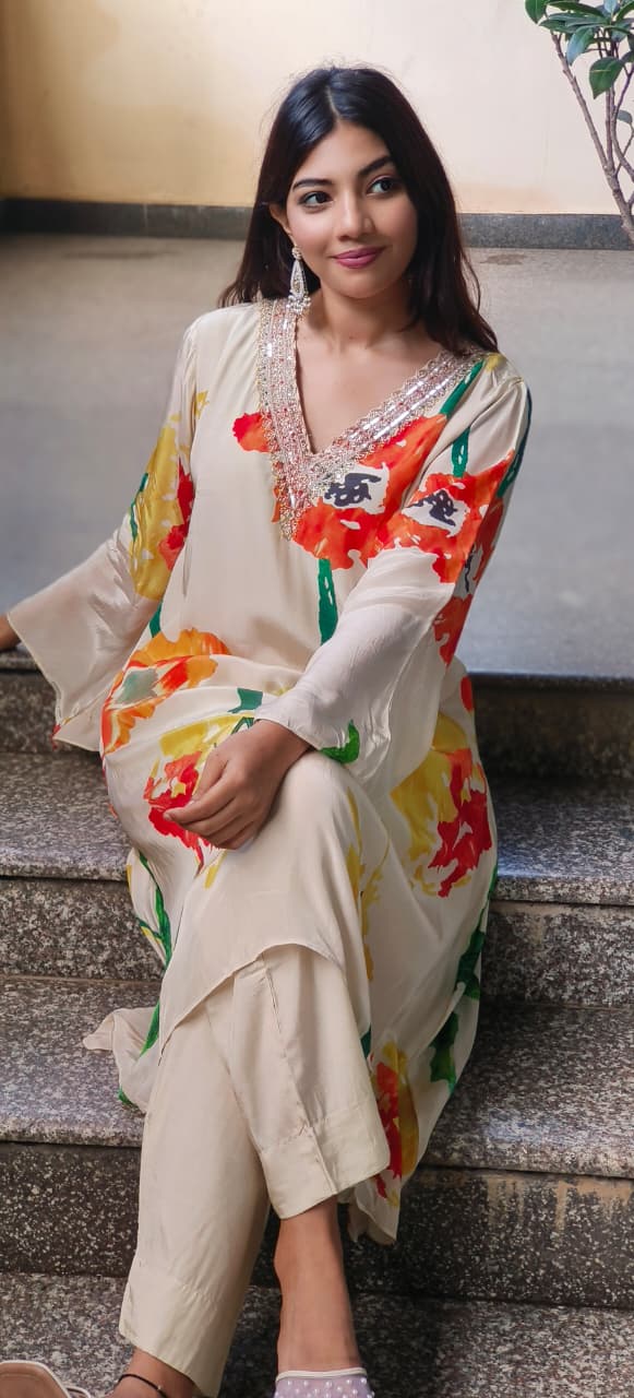 Floral Digital V-Neck Crepe Co-Ord Set