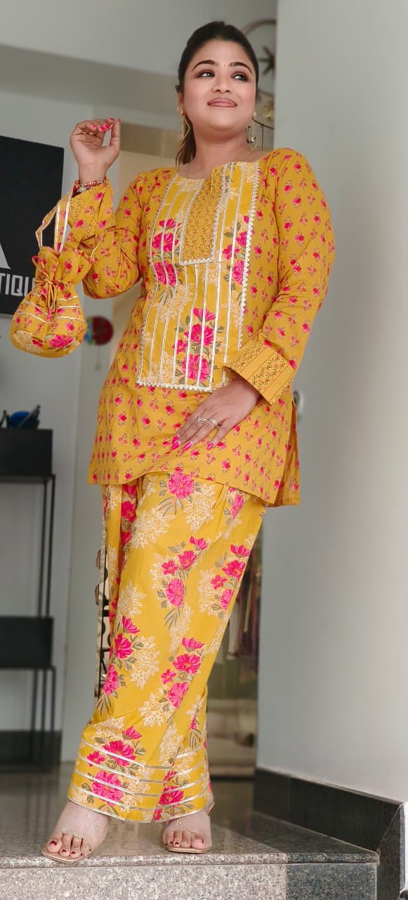 Traditional Look Floral Printed Lace Work Kurta With Farsi Pant Set With Potli In Cotton Fabric- 10944