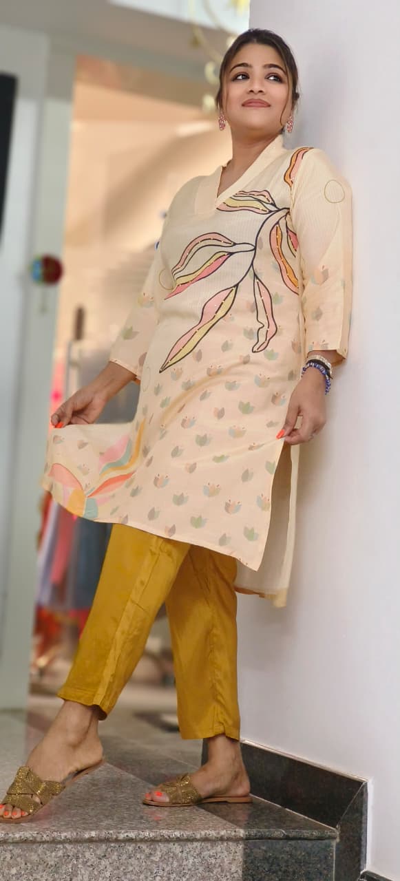 Soft Tone Decent Look Minimal Print Kurta Pant Set In Muslin Fabric -11414