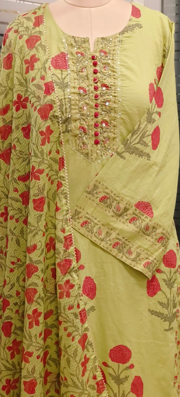 Placement Floral Print Minimal Neck Work Straight Full Suit Set With Dupatta In Cotton Fabric