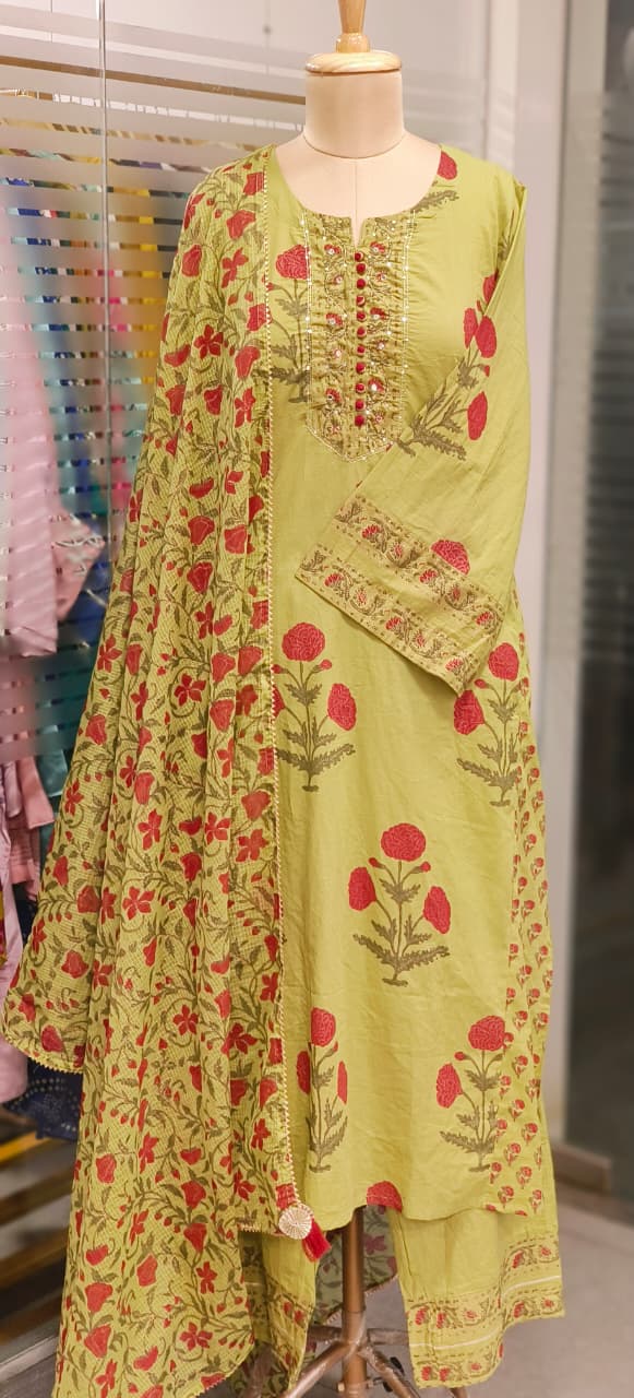 Placement Floral Print Minimal Neck Work Straight Full Suit Set With Dupatta In Cotton Fabric