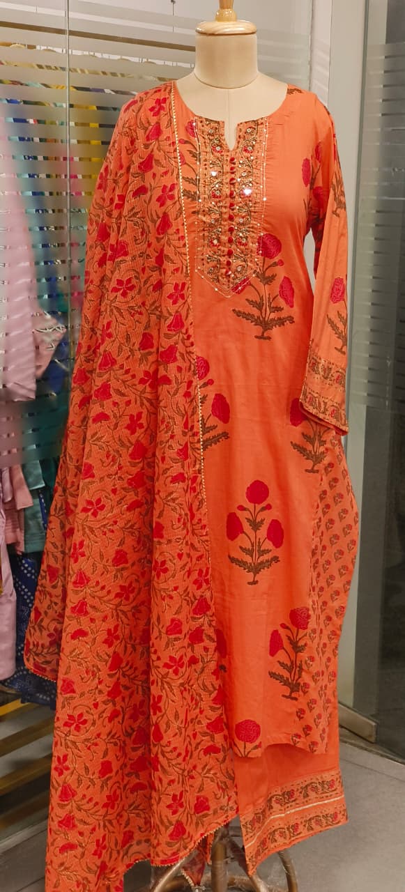 Placement Floral Print Minimal Neck Work Straight Full Suit Set With Dupatta In Cotton Fabric