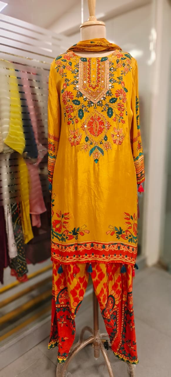 Placement Digital Floral Print With Foil Wok Full Suit Set With Dupatta In Crepe Fabric