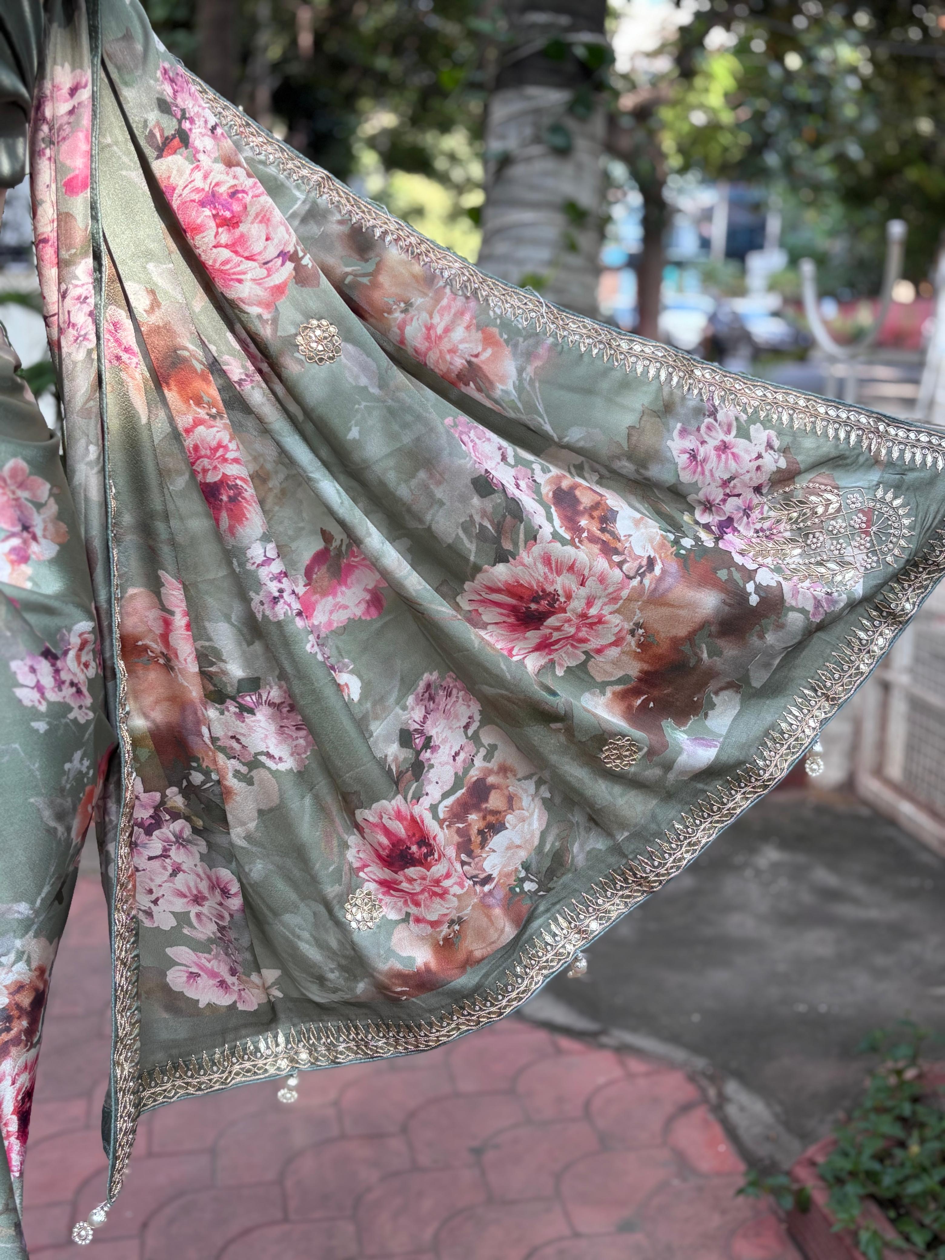 Very Uniquely Worked Digital Floral Prints Saree With Unstitched Blouse