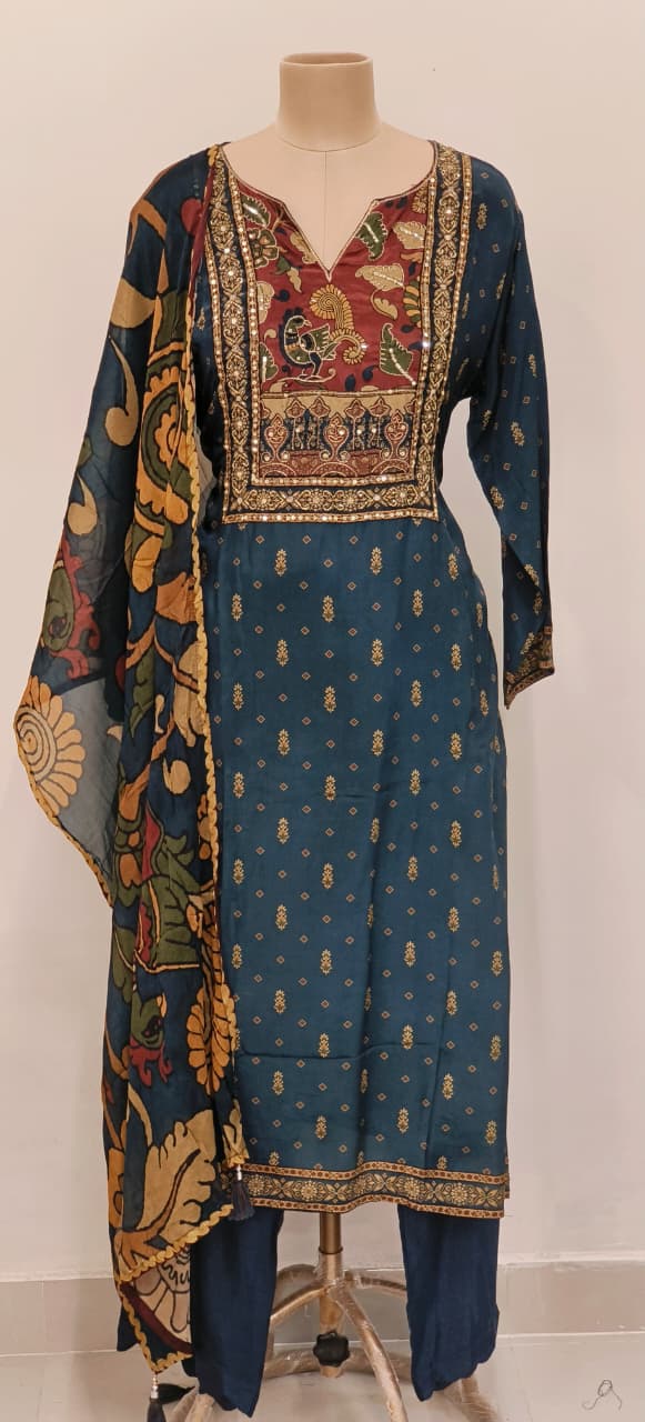 Elegant Teal Crepe Kurta Set Featuring Intricate Neck Detailing, Solid Straight Pants, and Flowing Printed Organza Dupatta-12117