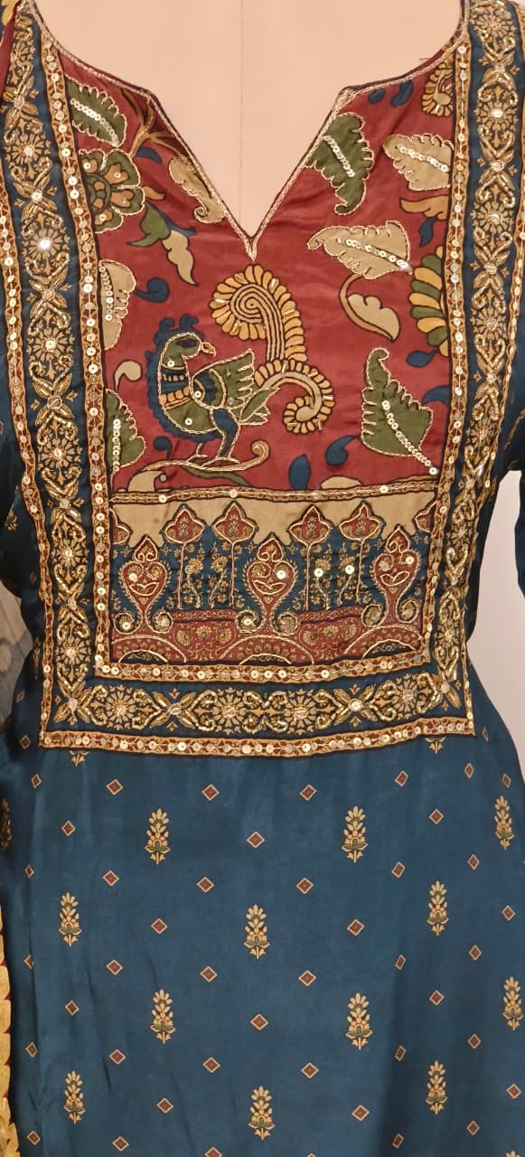 Elegant Teal Crepe Kurta Set Featuring Intricate Neck Detailing, Solid Straight Pants, and Flowing Printed Organza Dupatta-12117