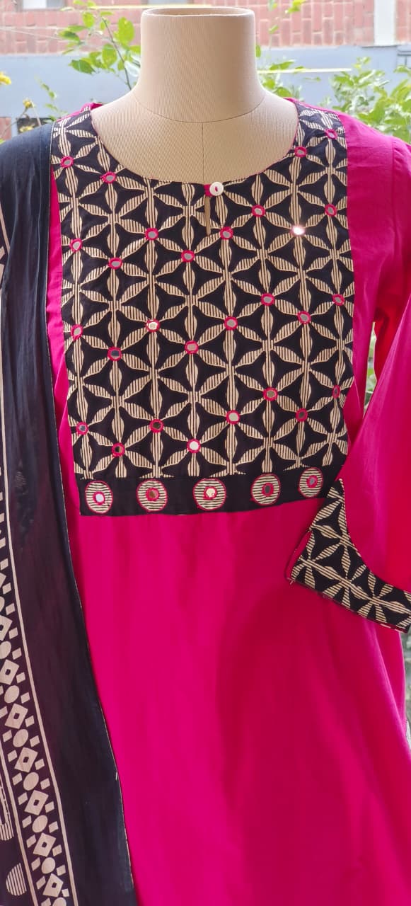 Foil Mirror Beautiful Yoke Pink With Black Contrast Cotton Full Suit Set-12198