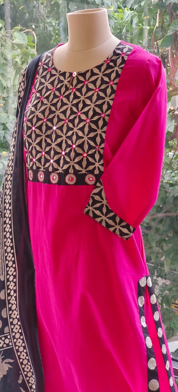 Foil Mirror Beautiful Yoke Pink With Black Contrast Cotton Full Suit Set-12198