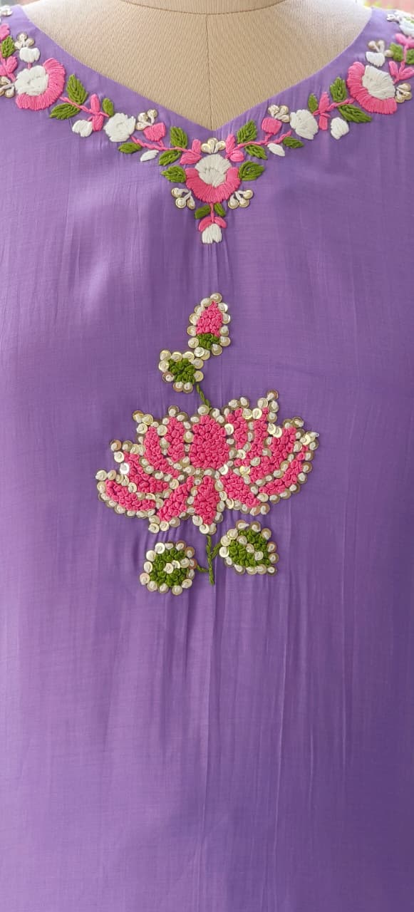 Elegant Surat Mul Chanderi Thread Embroidery Kurta with Pink Floral Detailing-12267