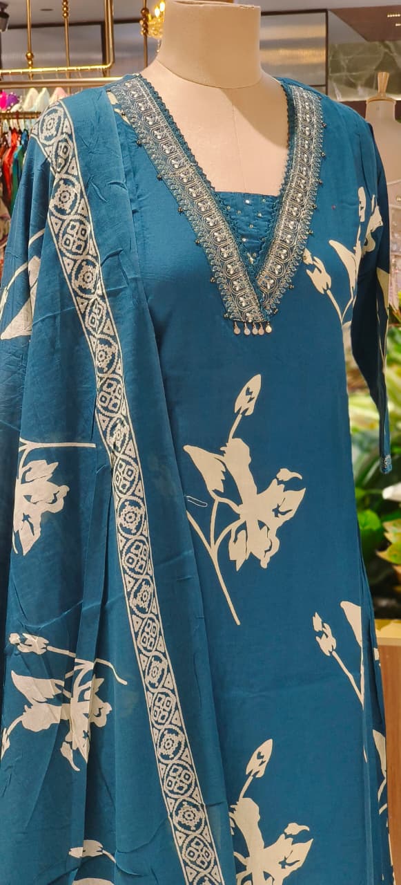Trendy Botanical Print Three-Piece Suit Set with Elegant Neck Work & Matching Dupatta And Bottom