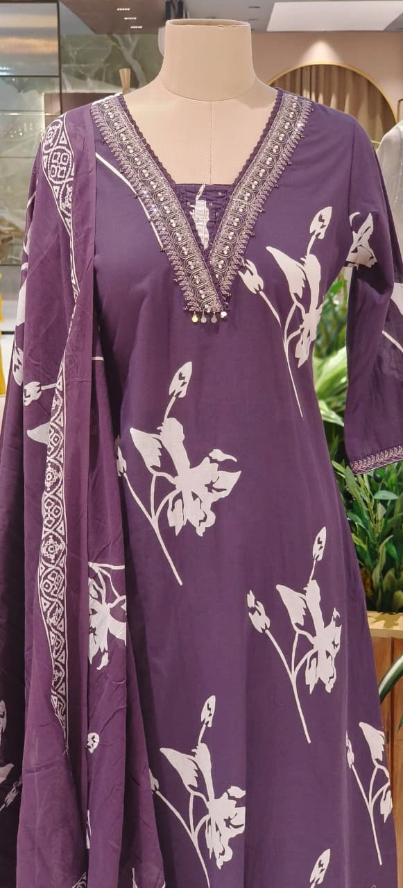 Trendy Botanical Print Three-Piece Suit Set with Elegant Neck Work & Matching Dupatta And Bottom