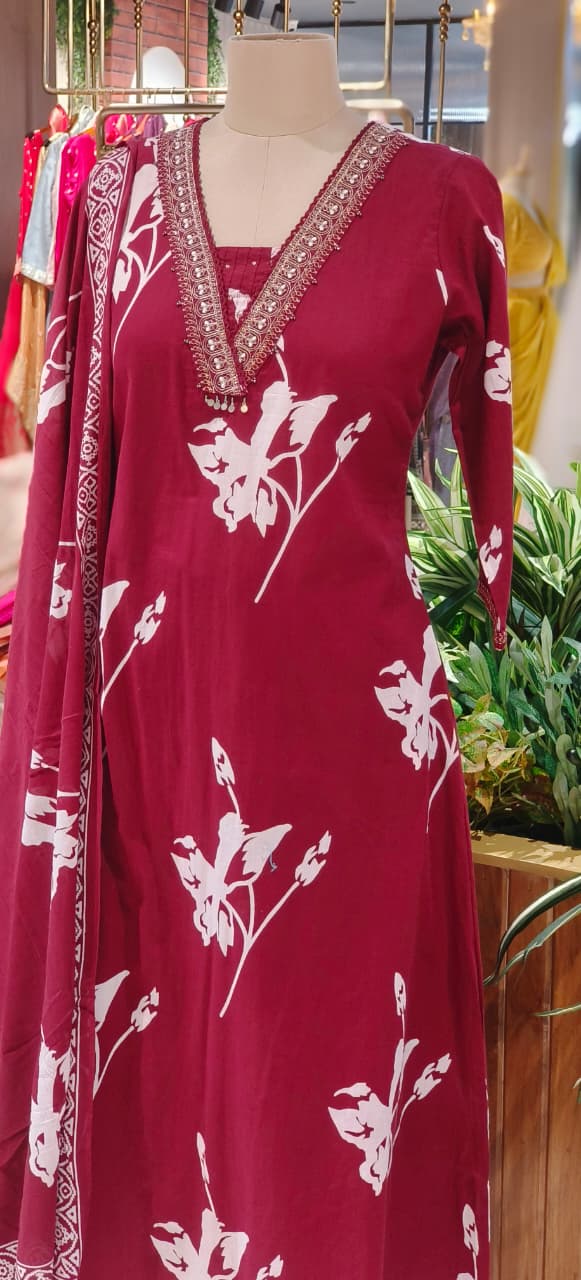 Trendy Botanical Print Three-Piece Suit Set with Elegant Neck Work & Matching Dupatta And Bottom