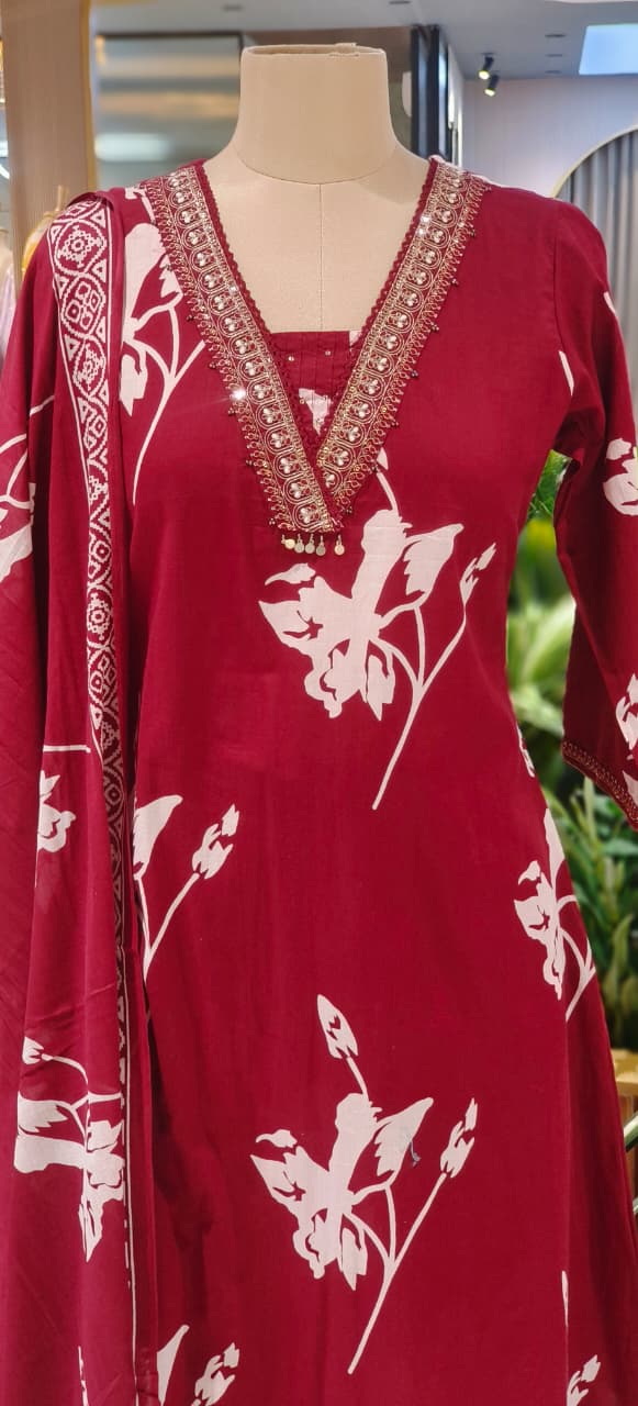 Trendy Botanical Print Three-Piece Suit Set with Elegant Neck Work & Matching Dupatta And Bottom