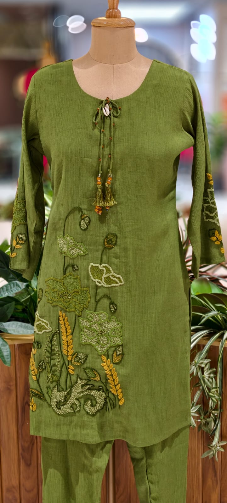 Katha Stitch Kind Embroidered Front Tassel Co-Ord Set In Crush Cotton Fabric- 13002