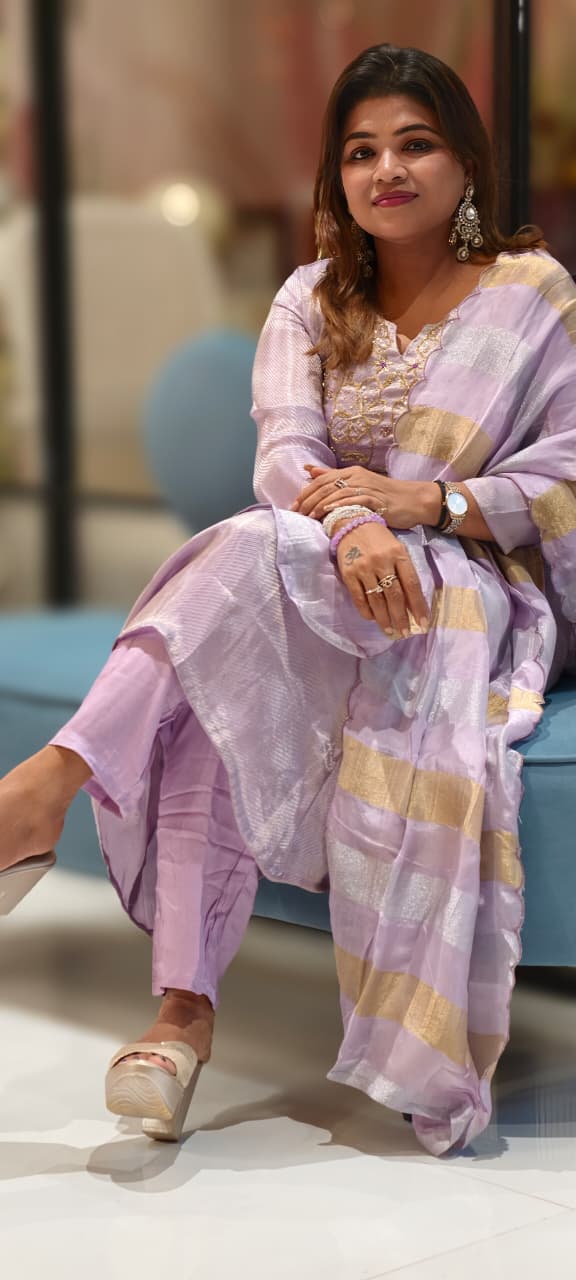 Lavender Blush Tasselled Shiny Tissue Full Suit Set With Dupatta-12998