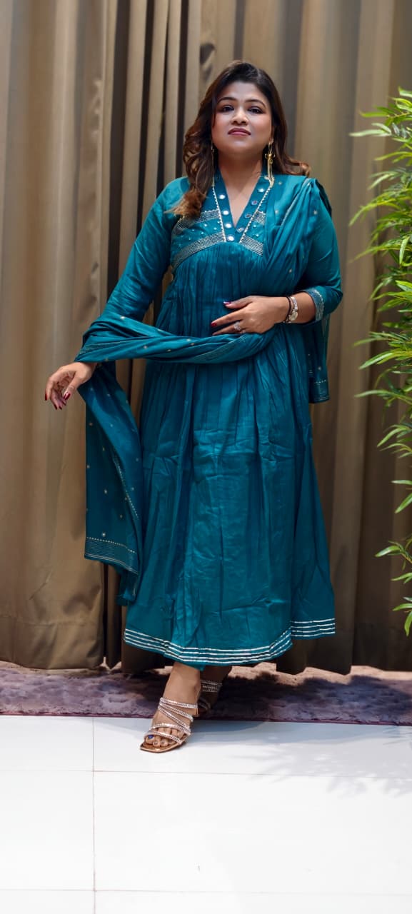 Golden Elegant Lace With Mirror Work Alia Cut A-Line Mul Cotton Full Suit Set With Dupatta-13043 (Maroon Colour Dispatching After 10 Days)