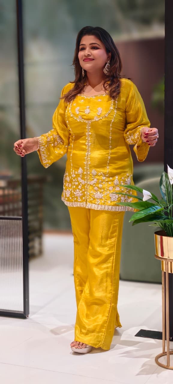 Tissue Elegance Shimmery Cut-Dana Line Suttle Work Buster With Outer & Bottom- 13051