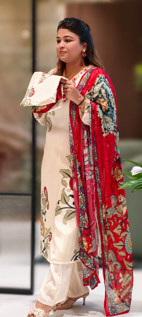 Very Uniquely Digital Printed V-Neck Line Suttle Full Suit Set With Dupatta In Crepe Fabric- 13076