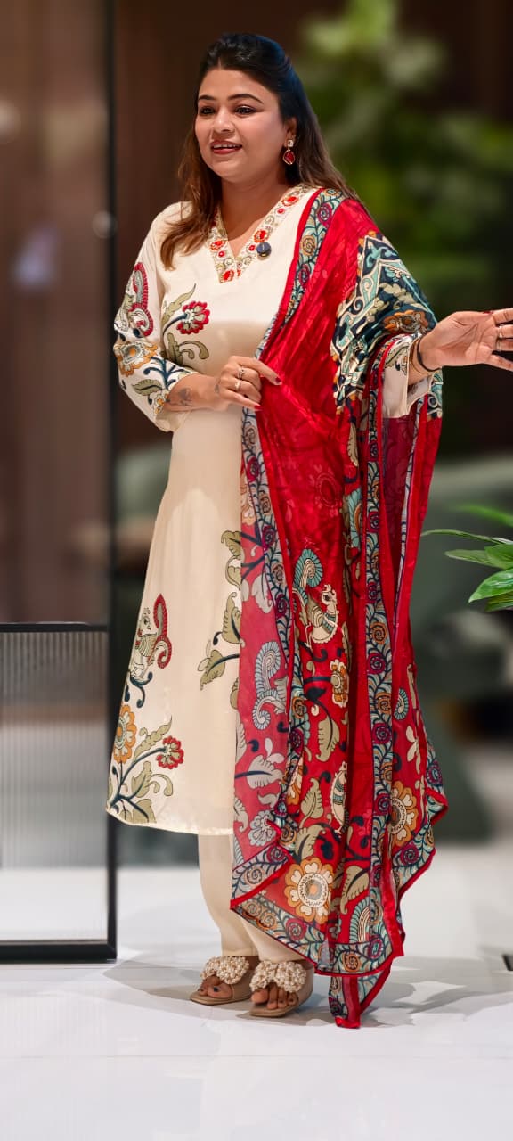 Very Uniquely Digital Printed V-Neck Line Suttle Full Suit Set With Dupatta In Crepe Fabric- 13076