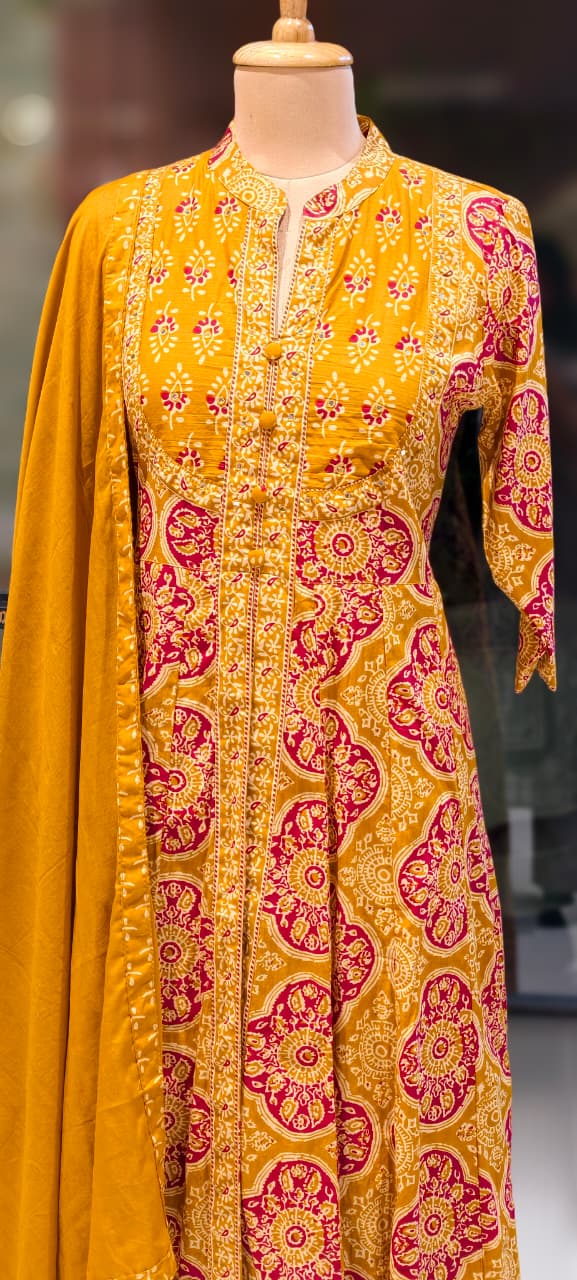 Traditional Printed Front Slitted Look Ethnic Anarkali Full Suit Set With Dupatta In Cotton Fabric-13315