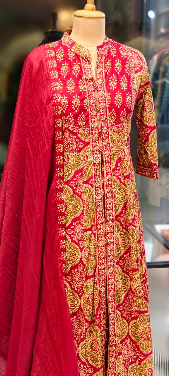 Traditional Printed Front Slitted Look Ethnic Anarkali Full Suit Set With Dupatta In Cotton Fabric-13315