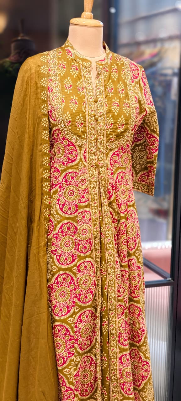 Traditional Printed Front Slitted Look Ethnic Anarkali Full Suit Set With Dupatta In Cotton Fabric-13315