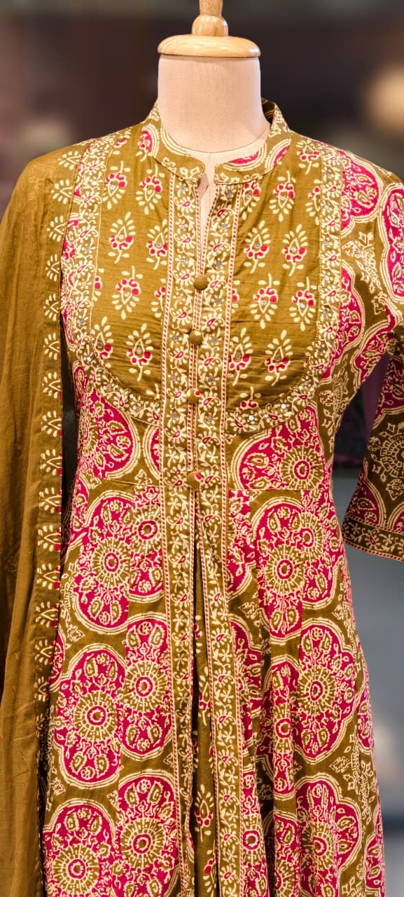 Traditional Printed Front Slitted Look Ethnic Anarkali Full Suit Set With Dupatta In Cotton Fabric-13315