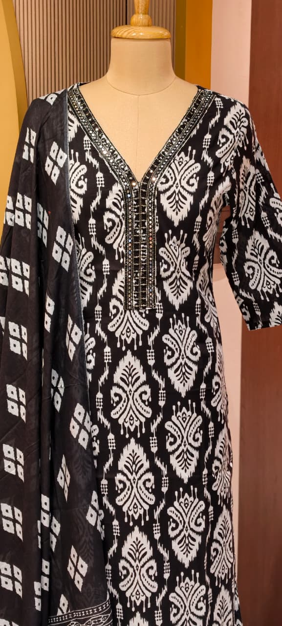 Linear Abstract Print Thread Embroidered Neck Line Cotton Full Suit Set With Dupatta