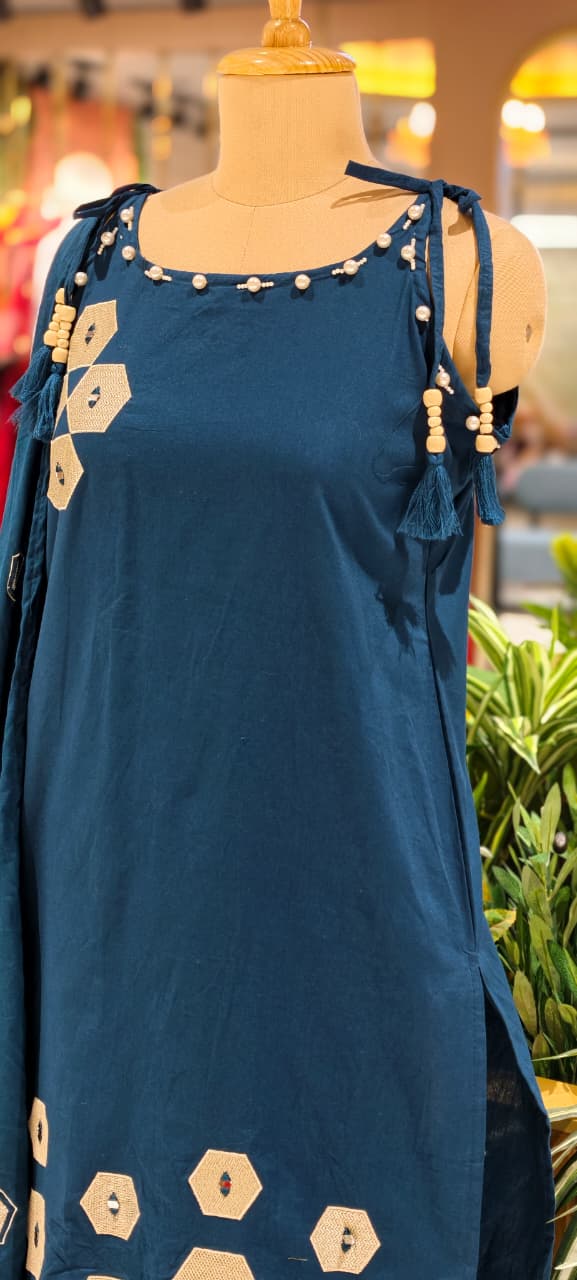 Summer Style Slevless Noodel Strap Cotton Embroidered Full Suit Set 13843