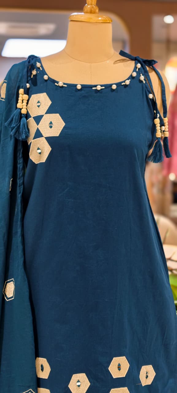 Summer Style Slevless Noodel Strap Cotton Embroidered Full Suit Set 13843