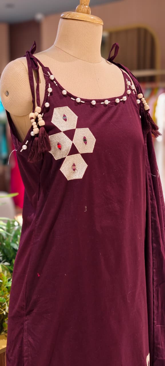 Summer Style Slevless Noodel Strap Cotton Embroidered Full Suit Set 13843