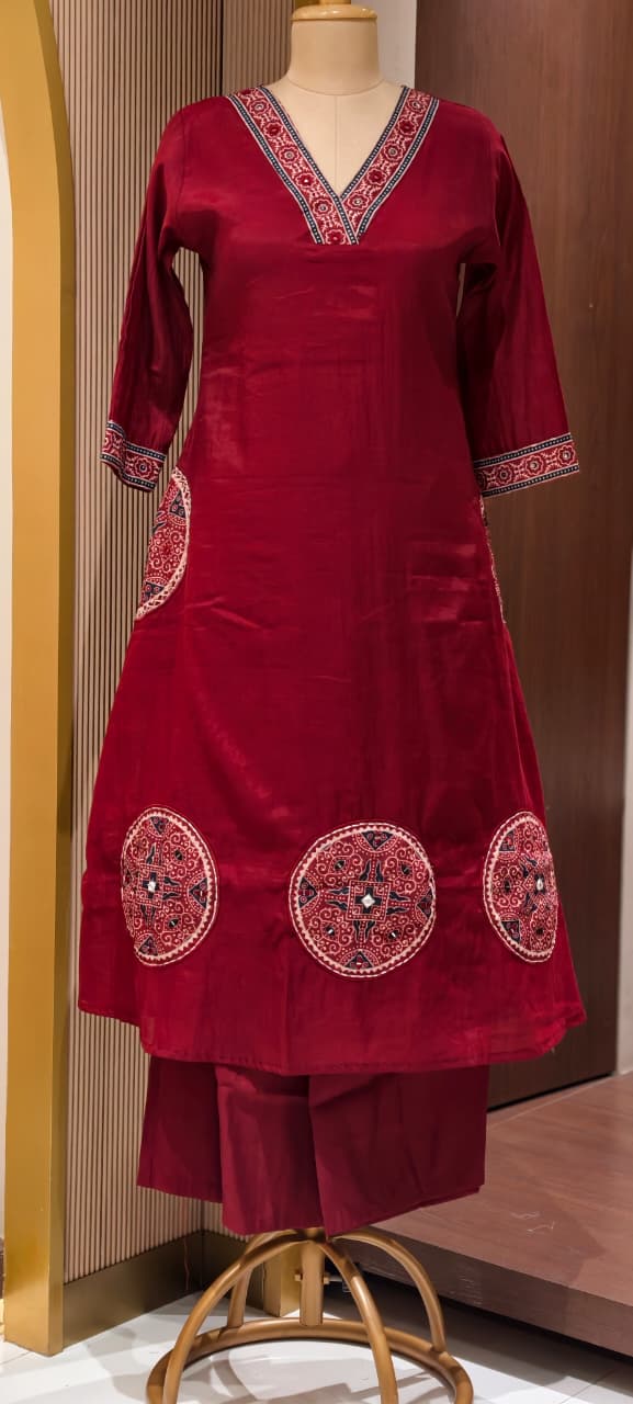 Elegant Midnight Bold V-Neck A-Line Surat Mul-Chanderi Full Suit Set with Statement Heritage Print Dupatta- 15163